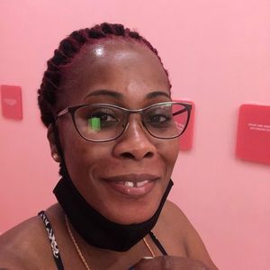 Meet your Posher, Leslie